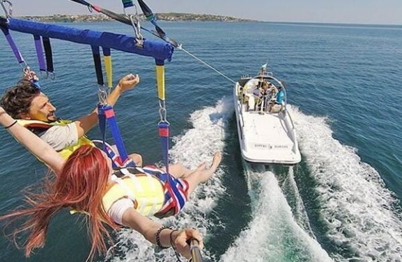 parasailing on the black sea 1 600x506